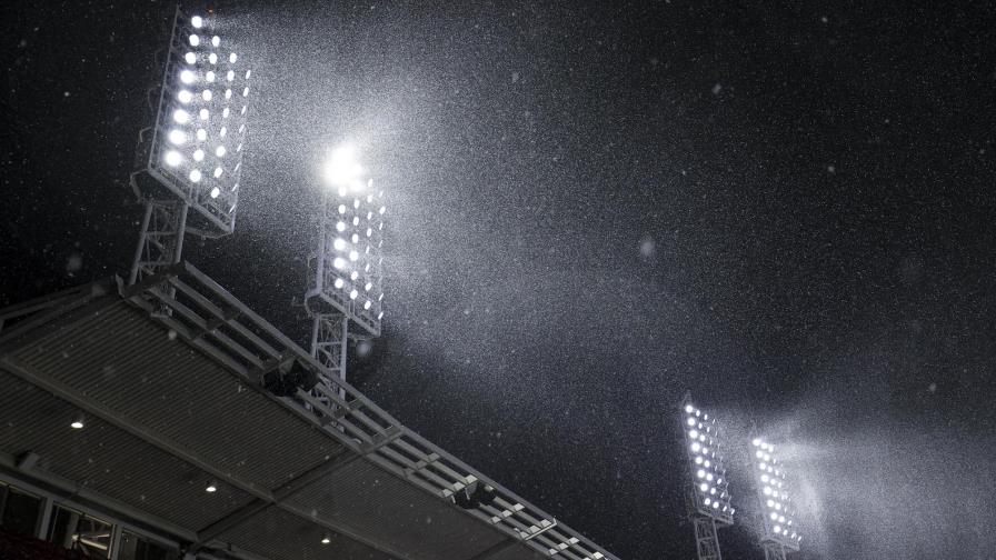 Lluvia y nieve interrumpen juego Diamondbacks-Rojos