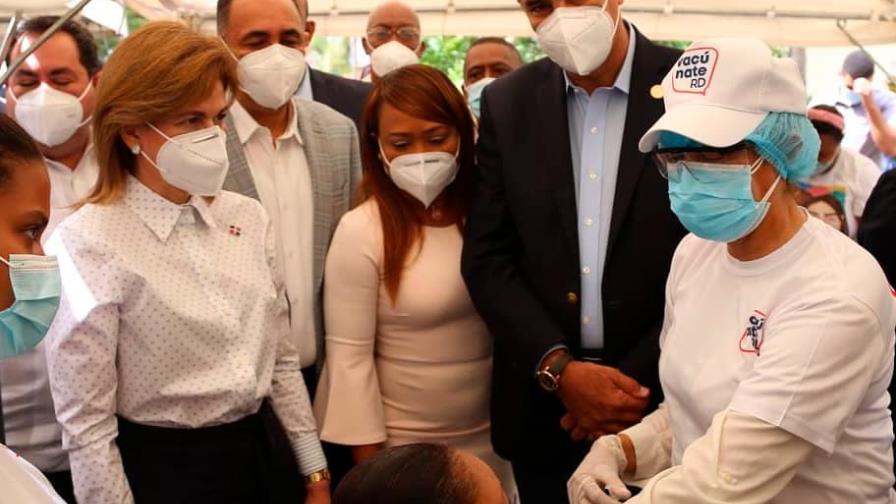 Director ejecutivo de SeNaSa realiza recorrido junto a vicepresidenta en San Pedro de Macorís Director ejecutivo de SeNaSa realiza recorrido junto a vicepresidenta en San Pedro de Macorís