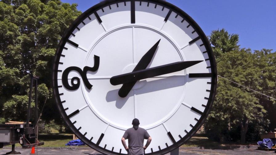 Gran parte de EEUU atrasa sus relojes hoy