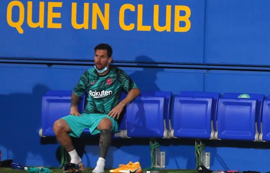 Un Barcelona distinto se estrena con Messi en la mira