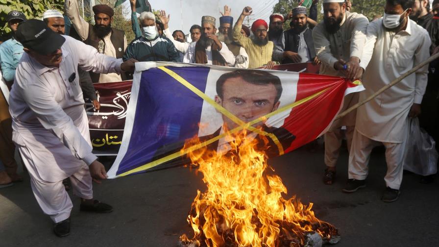 Continúan las protestas contra Francia en el mundo islámico