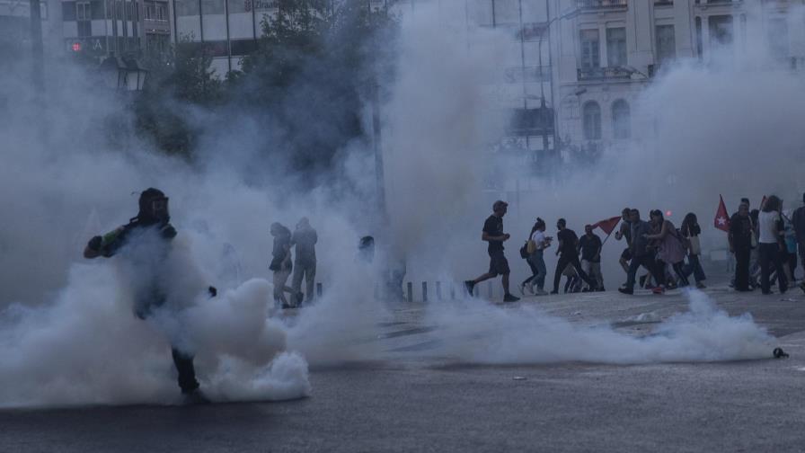 Grecia: Policía usa gas lacrimógeno para dispersar protestas
