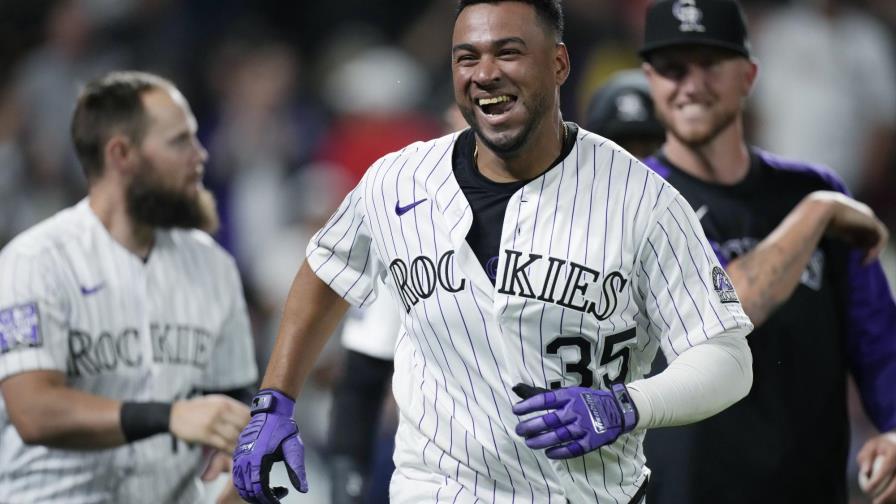 Díaz pega jonrón en último turno, Rockies ganan a Cardenales