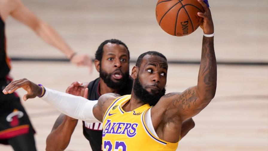 LeBron James pacta por US$85 millones por dos temporadas 
