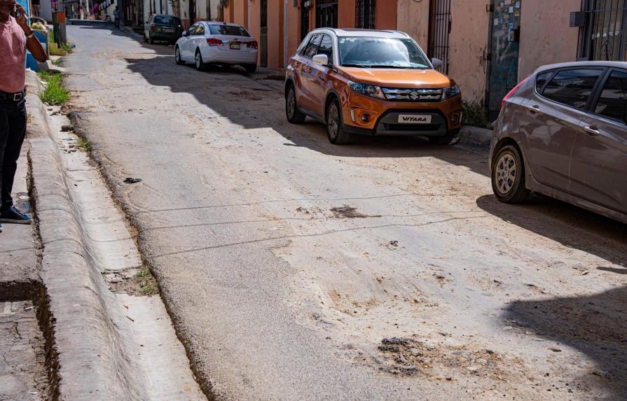 Vecinos reclaman asfaltado de tramos de la calle Juan Isidro Pérez