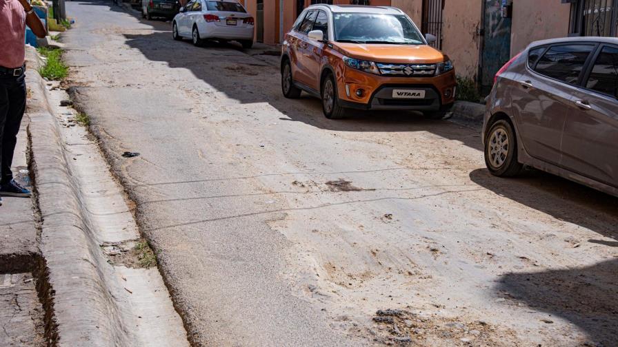 Vecinos reclaman asfaltado de tramos de la calle Juan Isidro Pérez