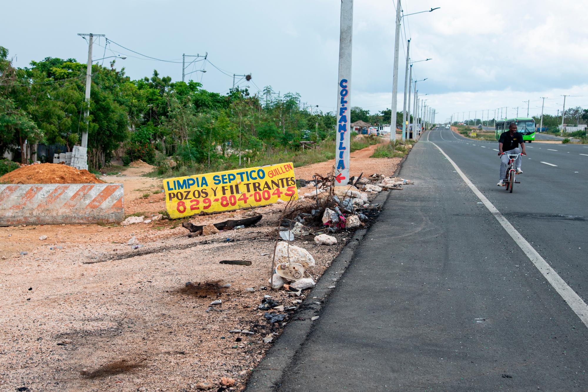 Próximo al lugar amenazado de desalojo está la Ciudad Juan Bosch.