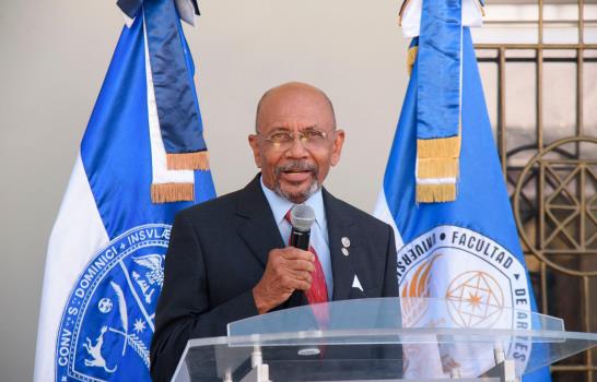El color del tercer fuego: un mural de Amable Sterling para la facultad de Artes de la UASD