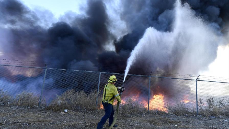 California: persiste peligro de incendios por clima seco California: persiste peligro de incendios por clima seco