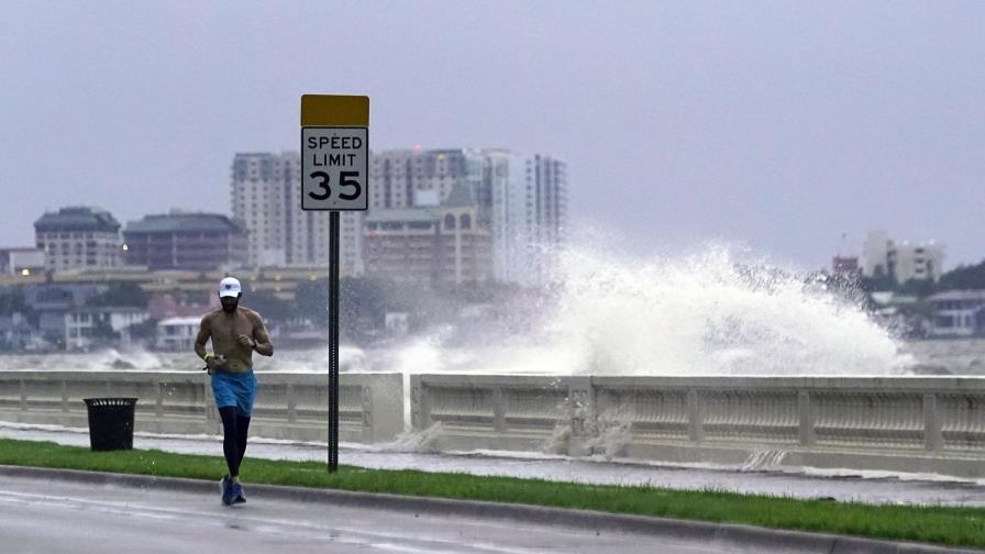 Tormenta Elsa azota NY, avanza por la costa este de EEUU