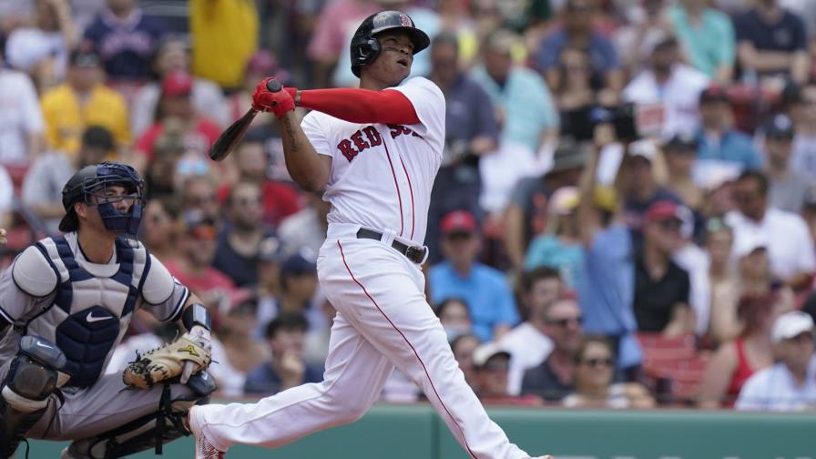 Devers jonronea y remolca cuatro para que Boston barra a los Yanquis