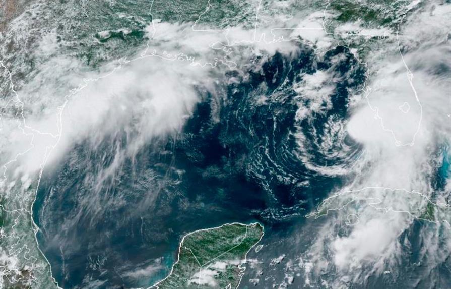 Elsa, a punto de volver a ser huracán, avanza hacia la costa oeste de Florida