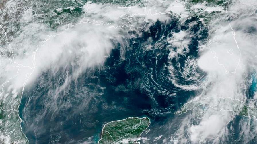 Elsa, a punto de volver a ser huracán, avanza hacia la costa oeste de Florida
