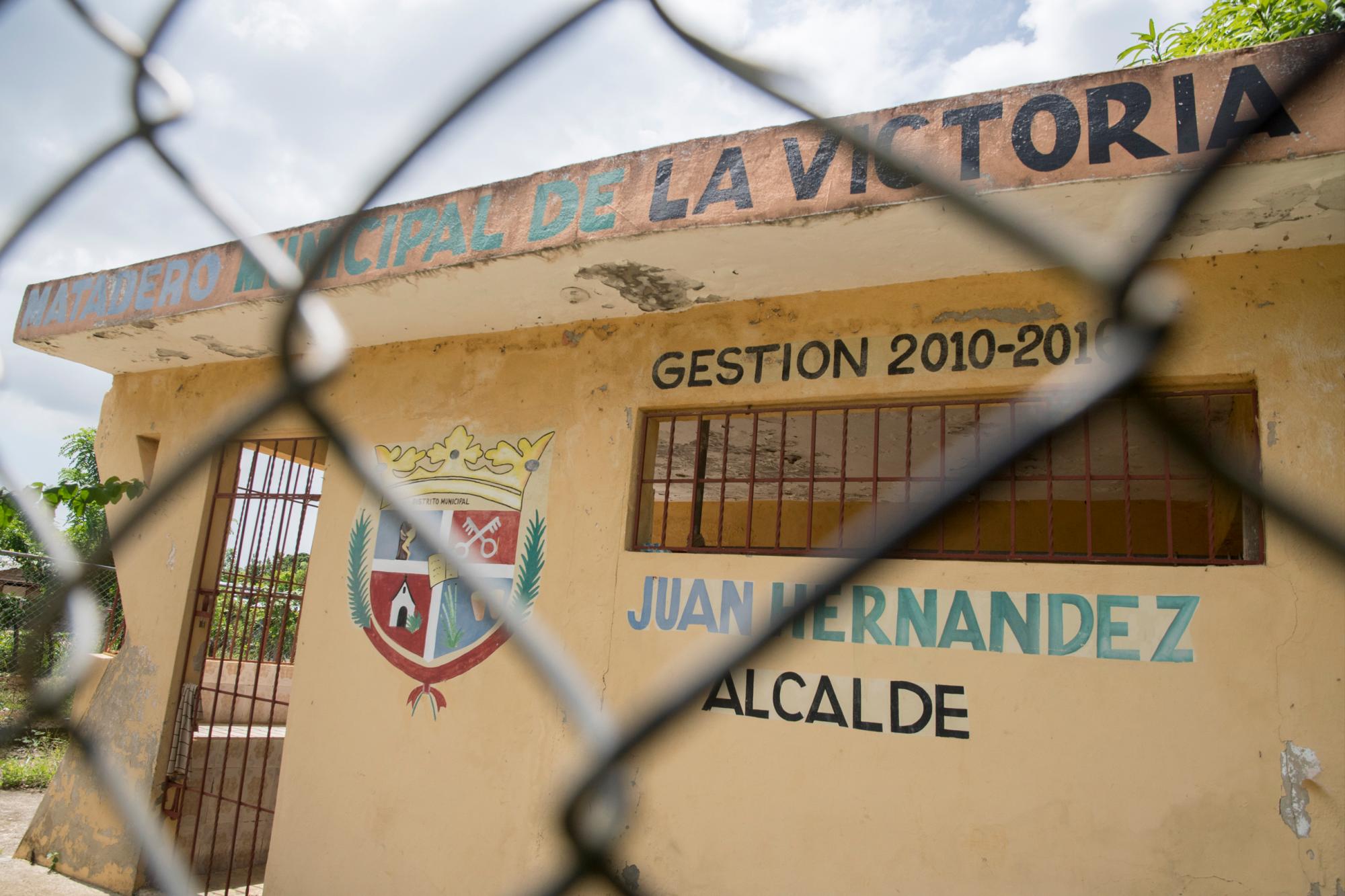 Local del matadero municipal de La Victoria, inaugurado en 2016, a un costo de RD$1.2 millones, pero no entró en operación.