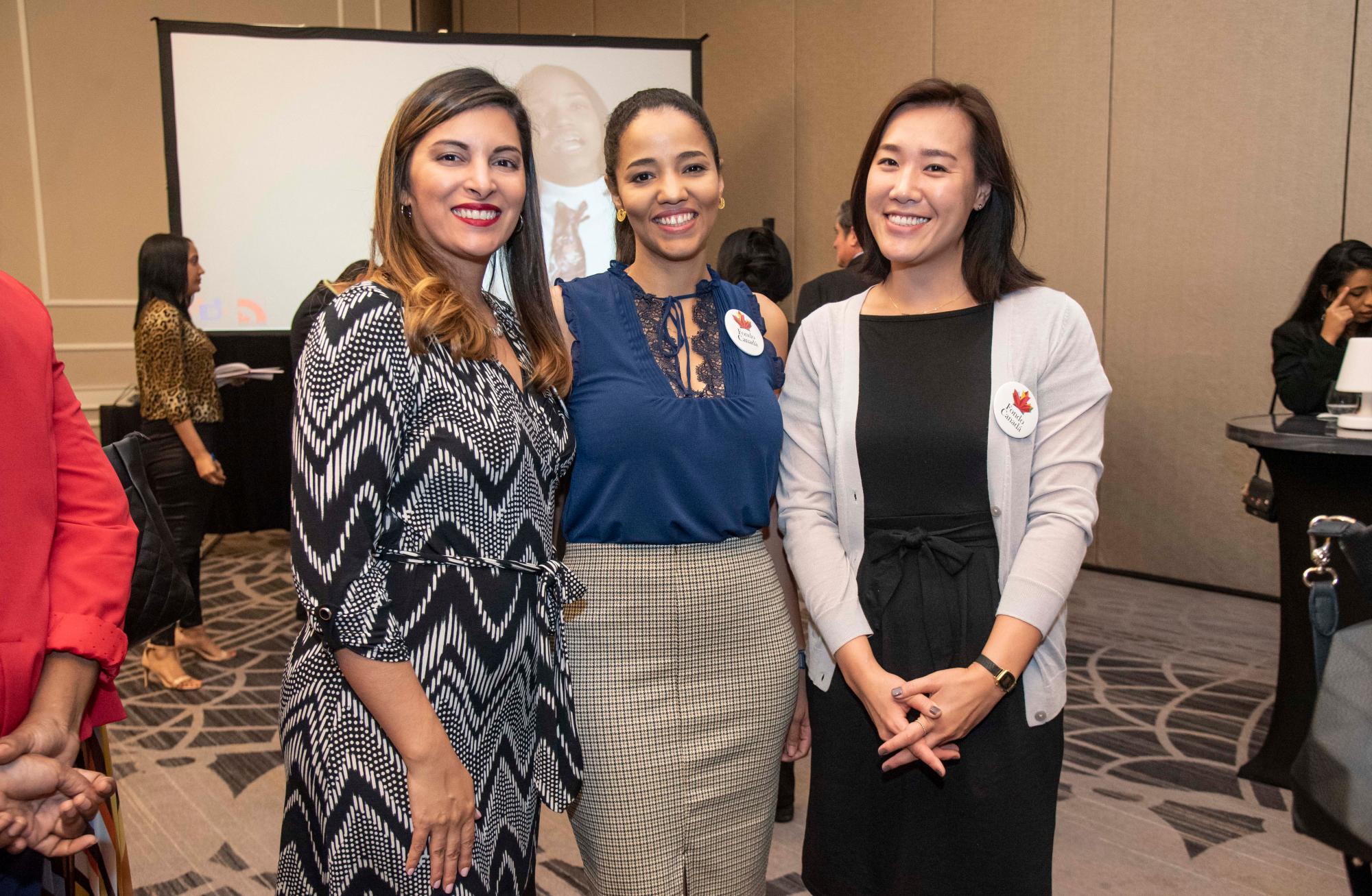  Nathalie Guzmán, Paola Flores y Rebecca Kim.