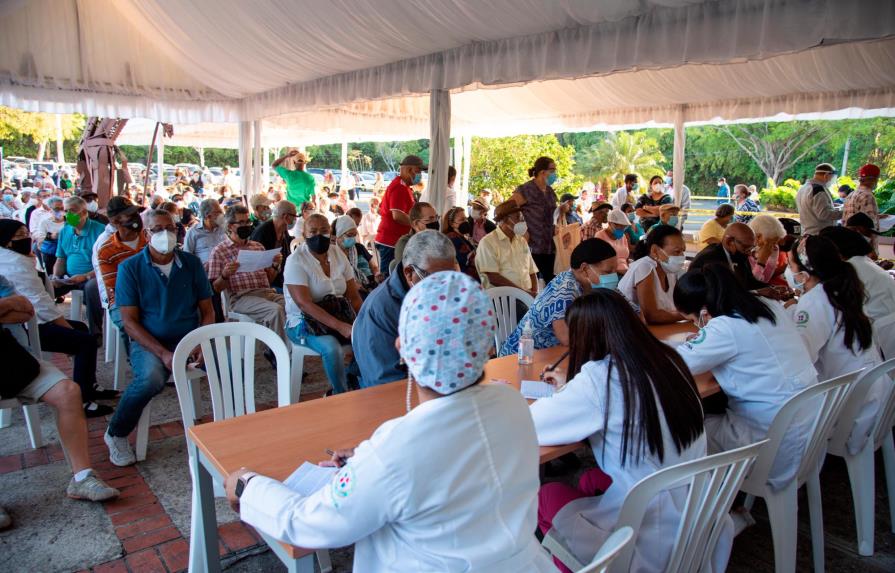 Estiman que el 90 % de los dominicanos se vacunará contra el COVID-19