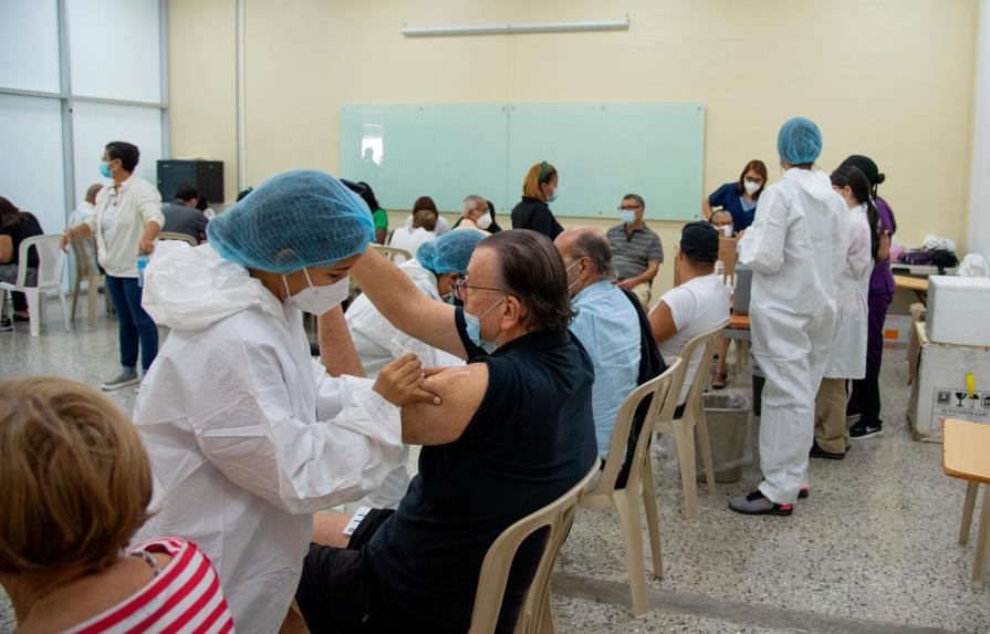 República Dominicana lleva el 7.7 % de la población meta vacunada contra COVID-19