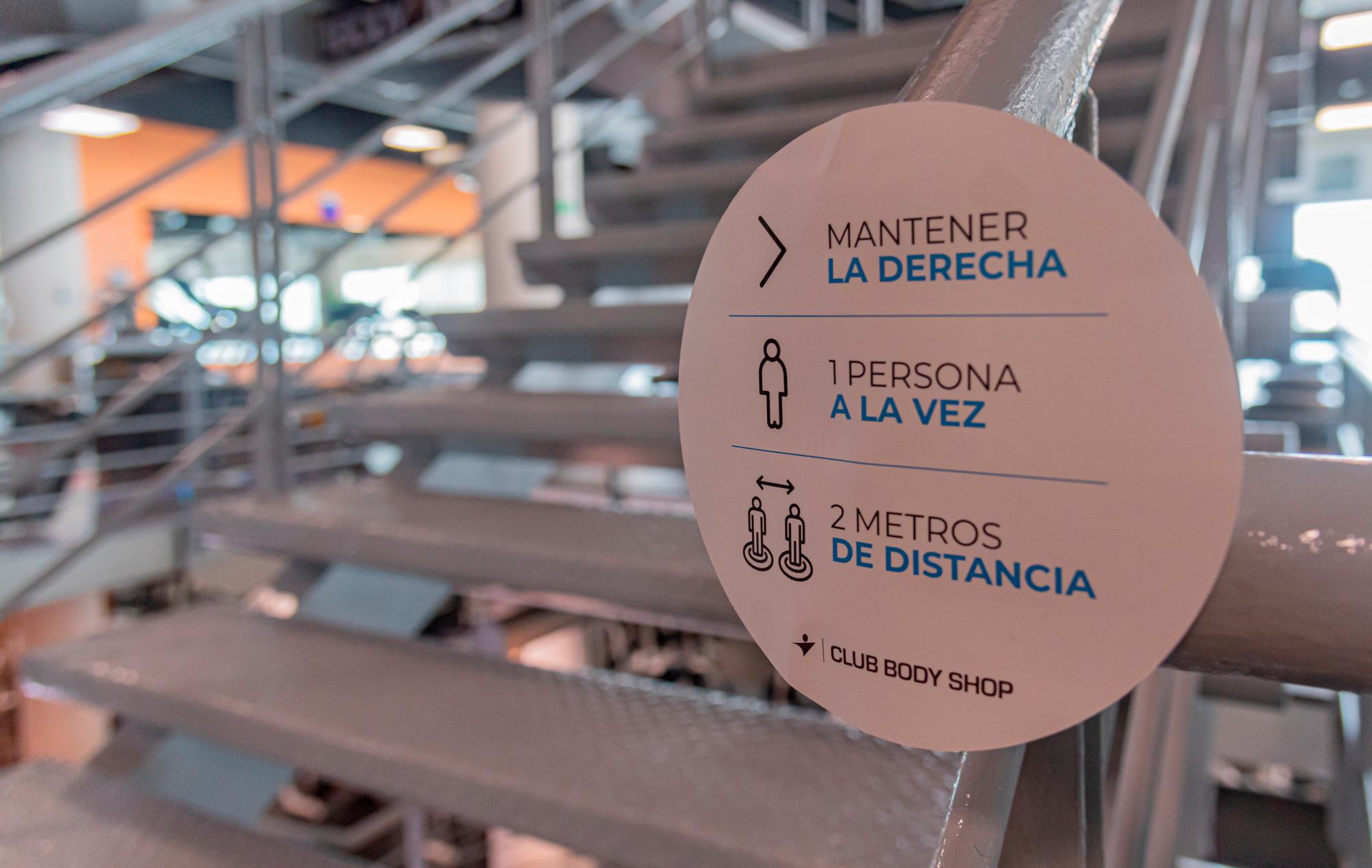 Los gimnasios preparan sus instalaciones para reabrir.