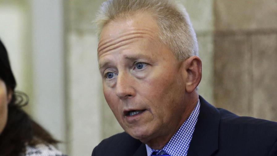 Fuente AP: Legislador Van Drew planea hacerse republicano