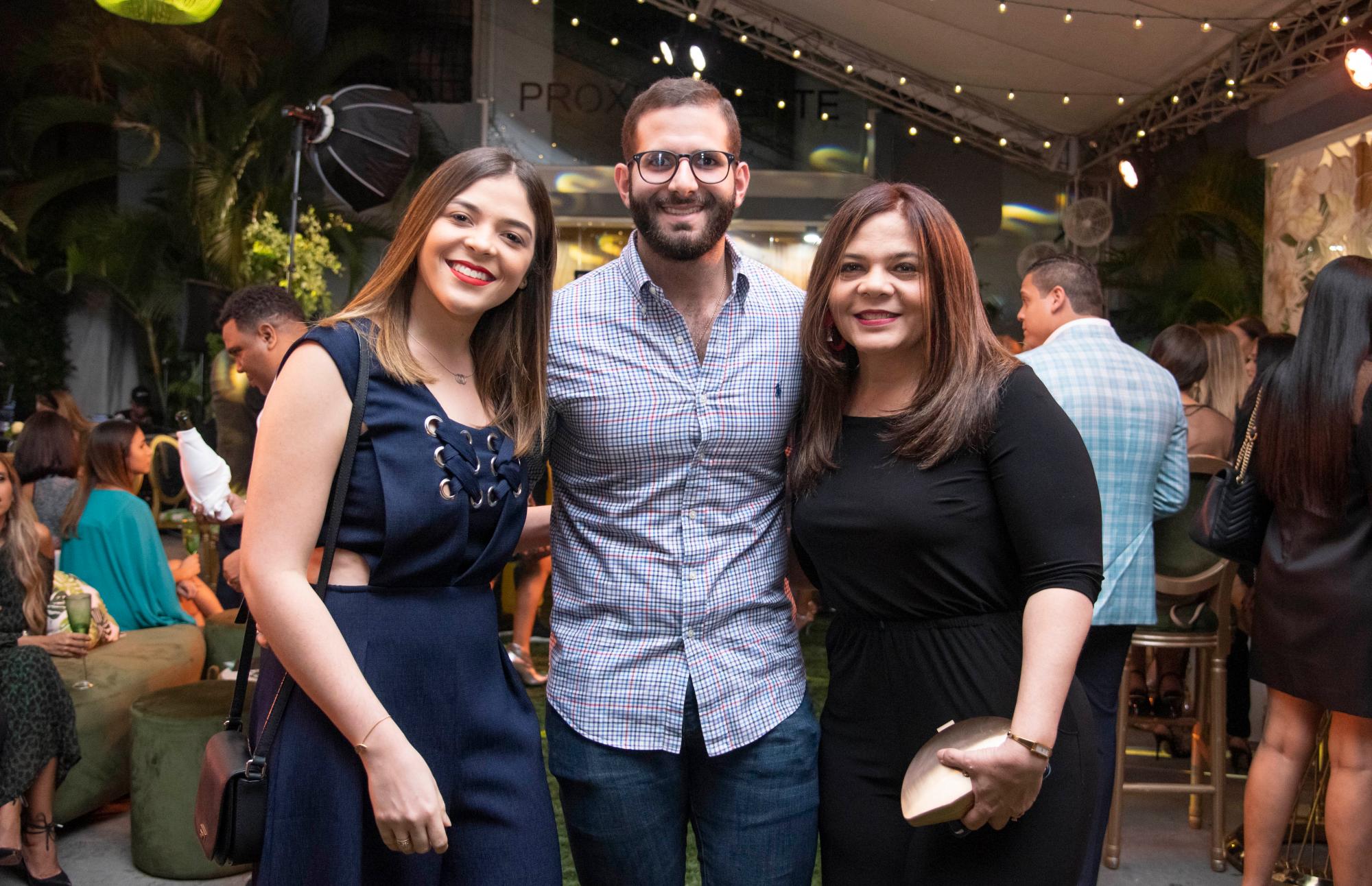  Rusbeny Pichardo, David Miladeh y Delia Castillo.