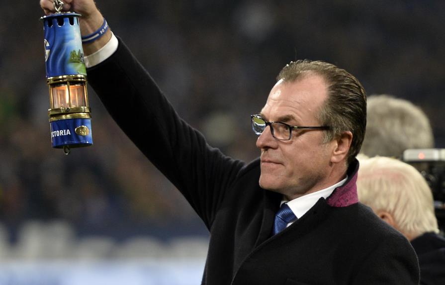 Presidente de Schalke renuncia tras mala racha y virus