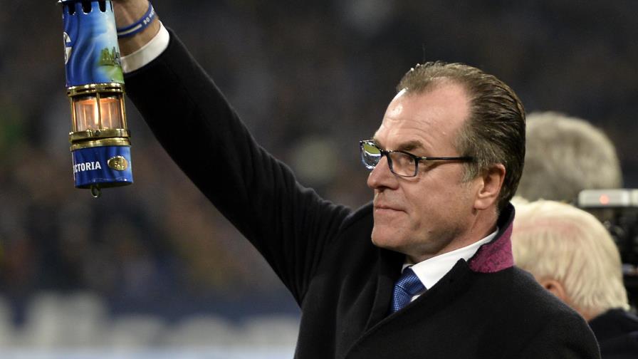 Presidente de Schalke renuncia tras mala racha y virus