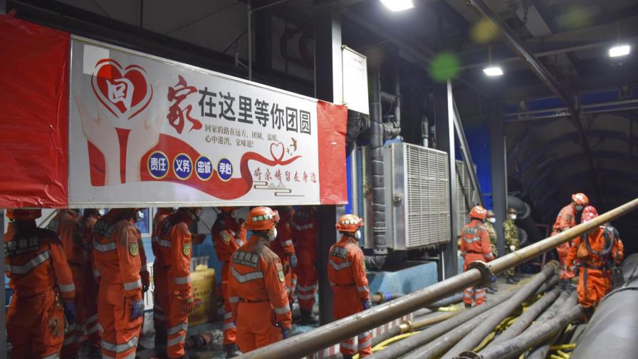 China: 21 mineros atrapados por una inundación subterránea