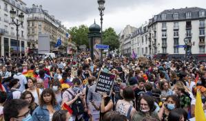 Marcha del Orgullo LGBTQ en París exige justicia racial