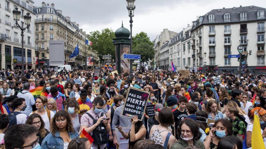 Marcha del Orgullo LGBTQ en París exige justicia racial