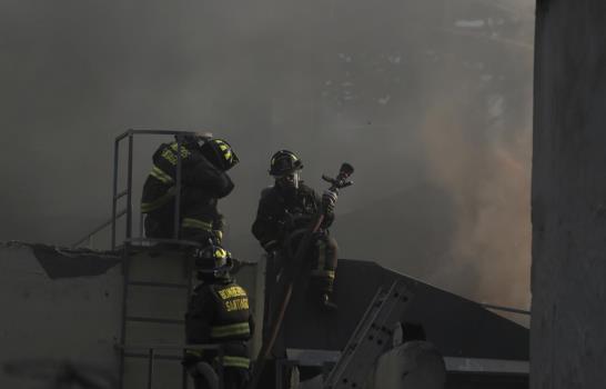 Incendio y represión en última marcha del año en Chile