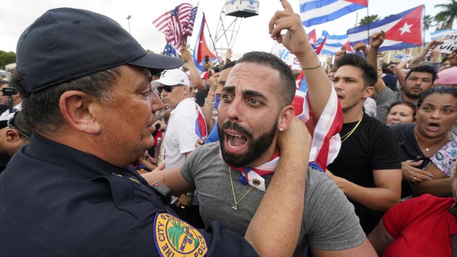 Controversia en Miami en torno a nuevo jefe policial Controversia en Miami en torno a nuevo jefe policial