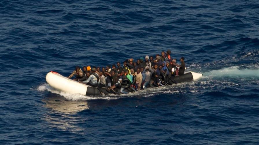 Al menos 39 migrantes muertos en el naufragio de una lancha que iba a España