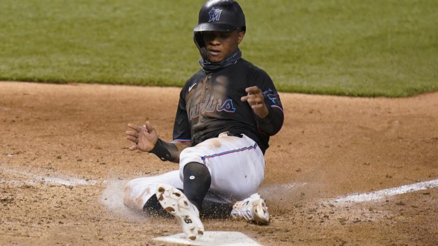 Marlins juegan en casa al fin y vencen a Bravos Marlins juegan en casa al fin y vencen a Bravos