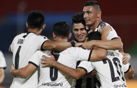 Boca vence a Inter con gol de Tevez, que dedica a Maradona