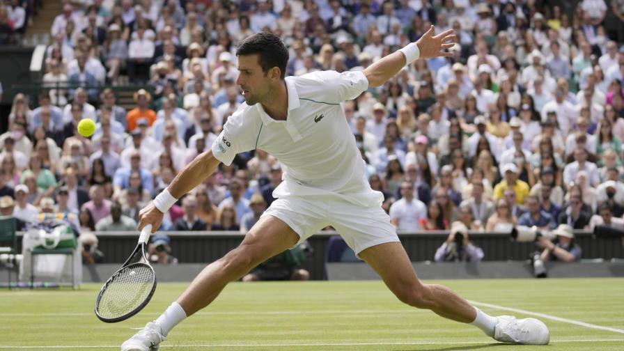 Djokovic reina en Wimbledon e iguala a Federer y Nadal