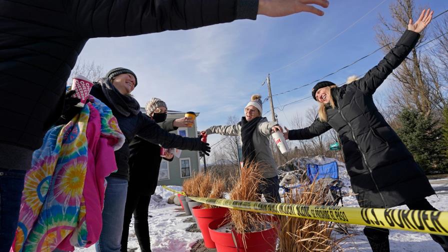 Canadá y Estados Unidos levantan algunas restricciones fronterizas Canadá y Estados Unidos levantan algunas restricciones fronterizas