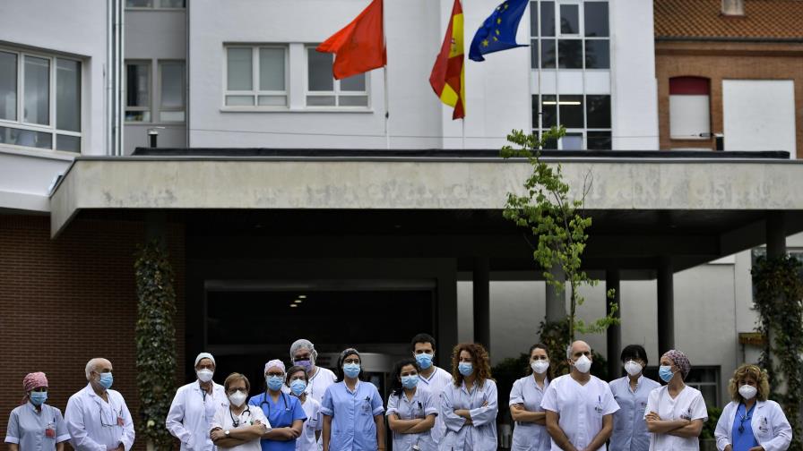 España: homenajean a personal de salud afectado por COVID-19