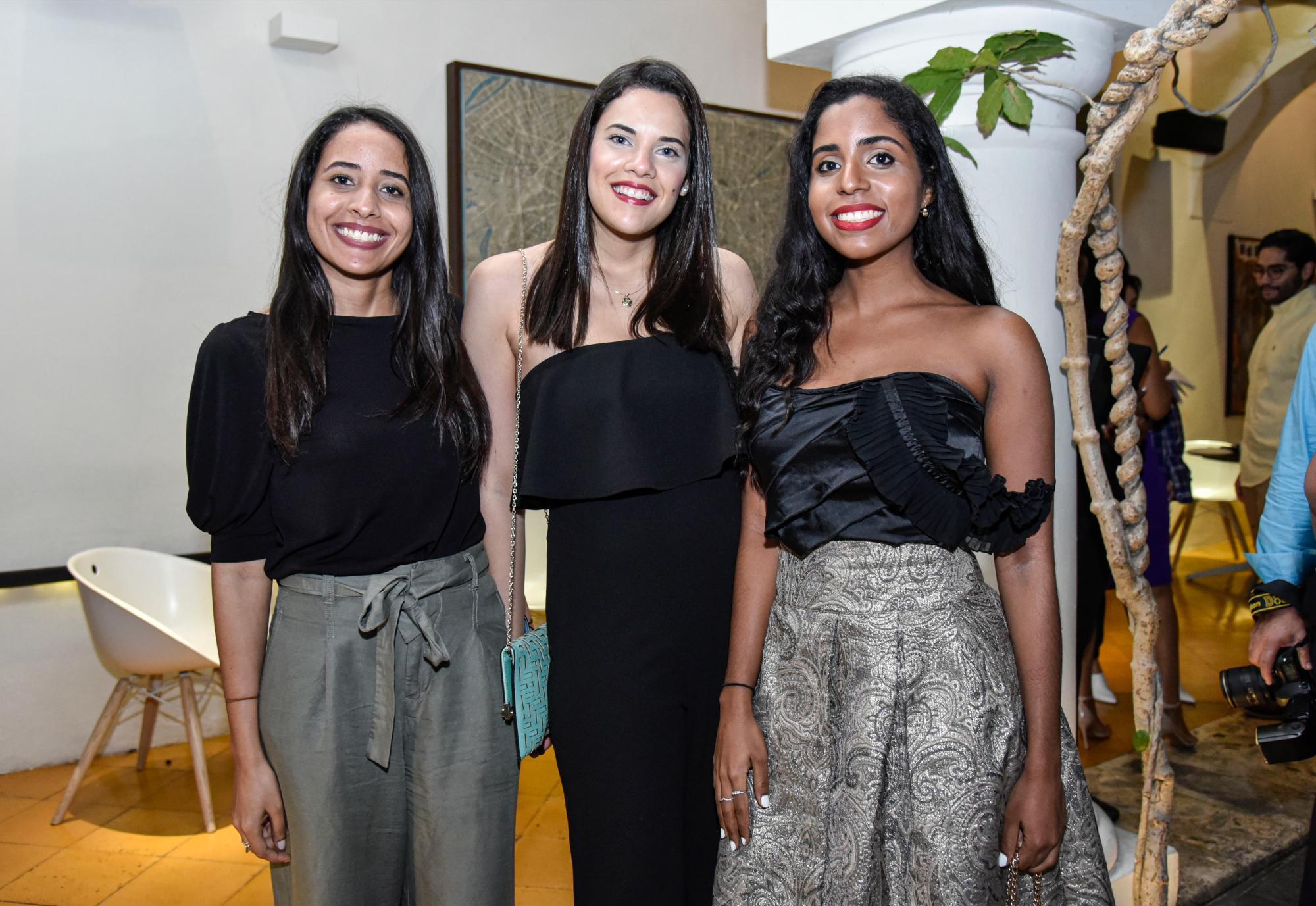 Karla Cilverio, Anabella Villanueva y Alba López Cabrera.