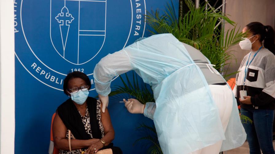 Más de 18,000 maestros han sido vacunados desde 25 de febrero