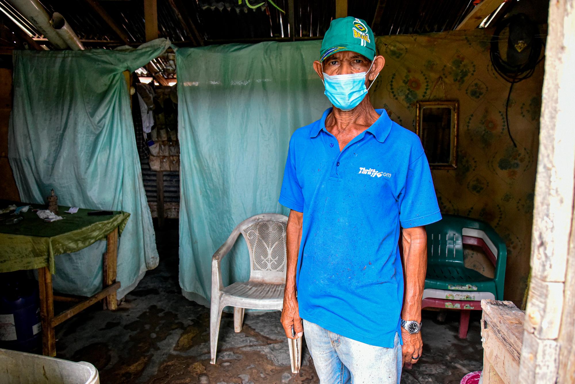 Uno de los moradores del barrio Los Coordinadores en Sabana Perdida.  
