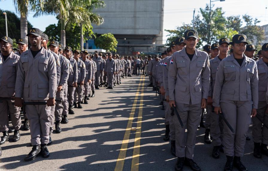 Poder Ejecutivo asciende  a casi siete mil miembros de la Policía Nacional 