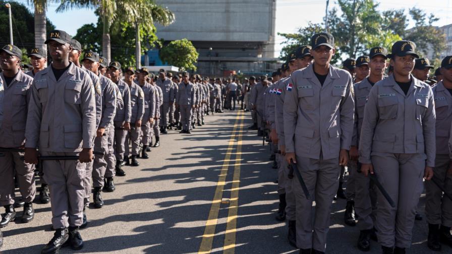 Poder Ejecutivo asciende  a casi siete mil miembros de la Policía Nacional 