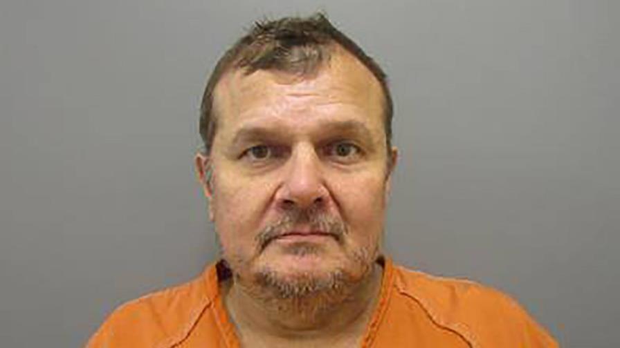 Hombre se niega a usar mascarilla en Texas y apuñala a otro