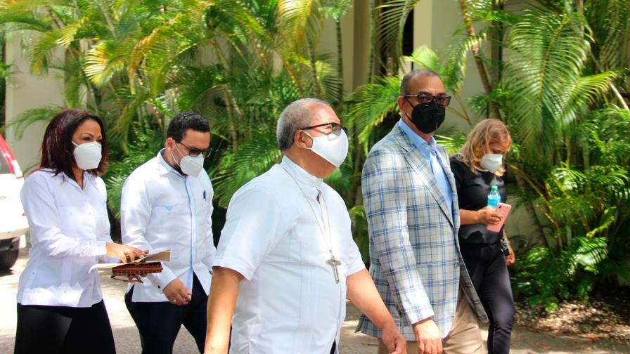 Monseñor Benito Ángeles recibe visita del próximo ministro de Obras Públicas