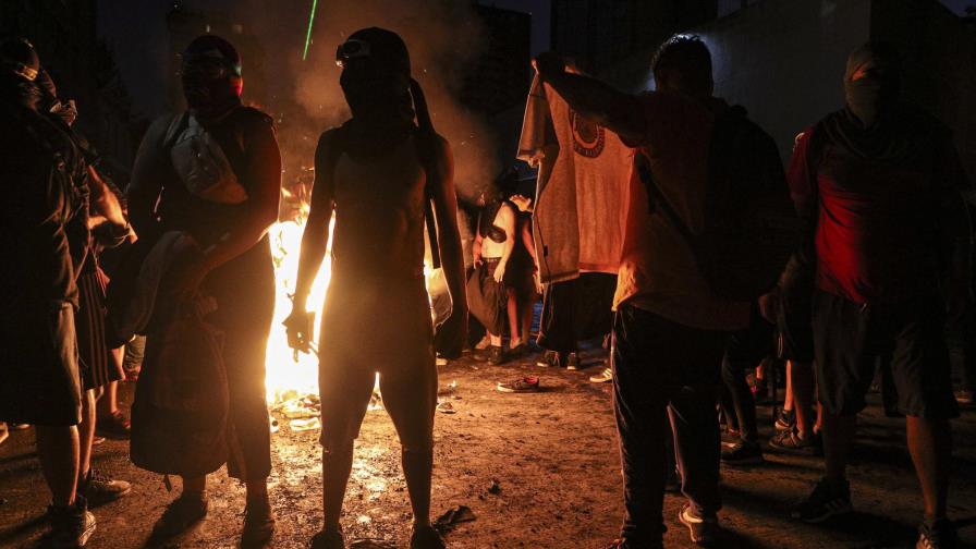 Manifestantes rechazan una nueva constitución en Chile Manifestantes rechazan una nueva constitución en Chile