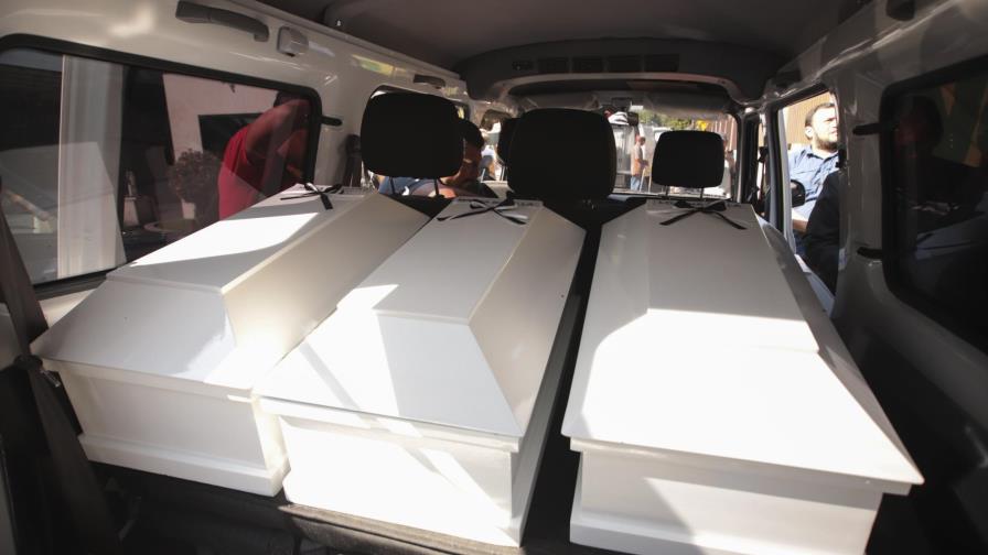 El Salvador entrega osamentas de la masacre de El Calabozo