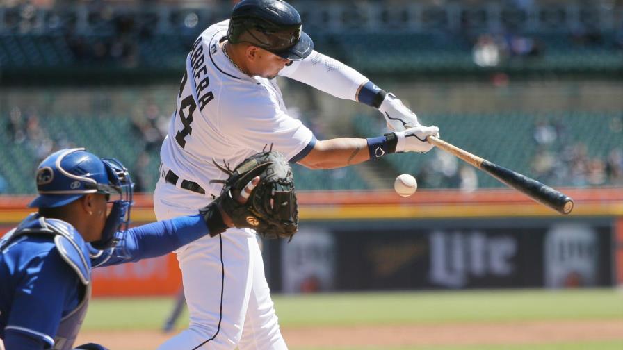 Carlos Santana impulsa dos y Reales ganan cuarto seguido al blanquear a Tigres