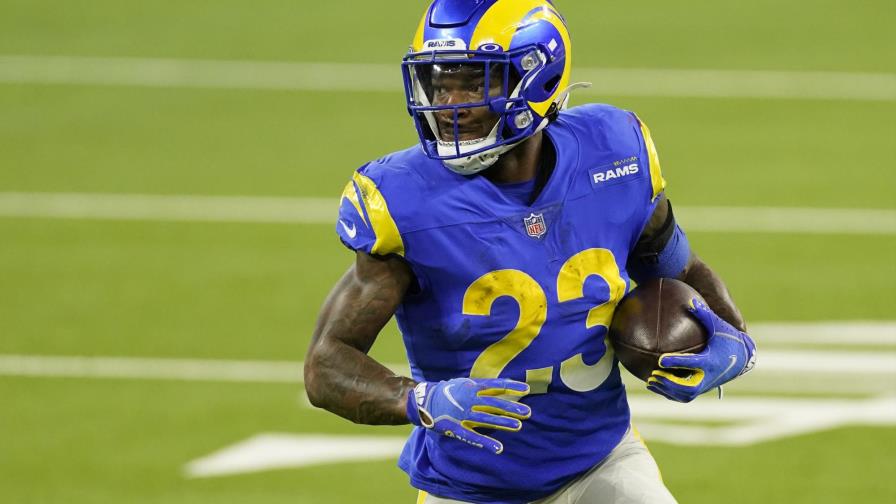 Akers brilla; Rams vencen a Pats; Newton, al banquillo Akers brilla; Rams vencen a Pats; Newton, al banquillo