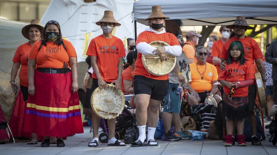 Hallan tumbas en lugar donde había escuela en Canadá Hallan tumbas en lugar donde había escuela en Canadá