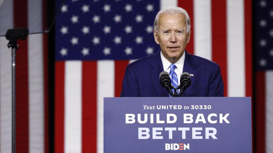 Biden intenta atraer a republicanos descontentos